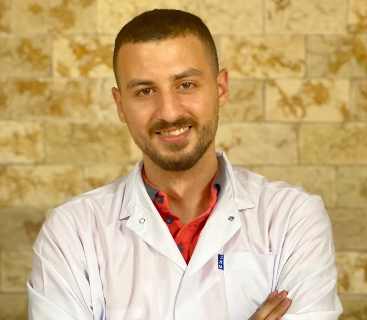 اخصائى علاج طبيعى بقسم المغناطيس بعيادة فياض